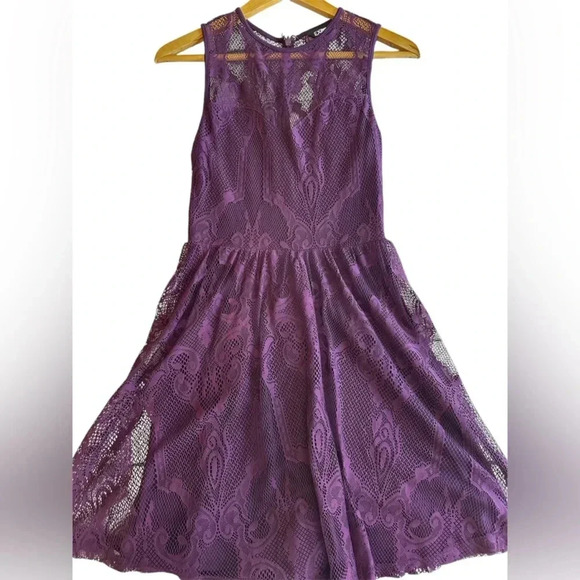 Express Maroon Lace Mini Dress - Picture 2 of 8